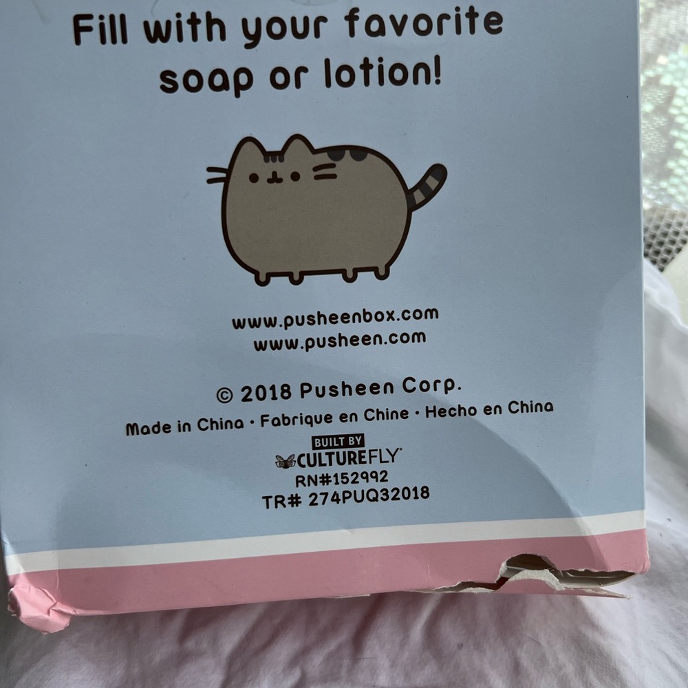 3 Pusheen containers- 1 plastic-1 ceramic  from 2018 - gaming from 2022 - Picture 6 of 16